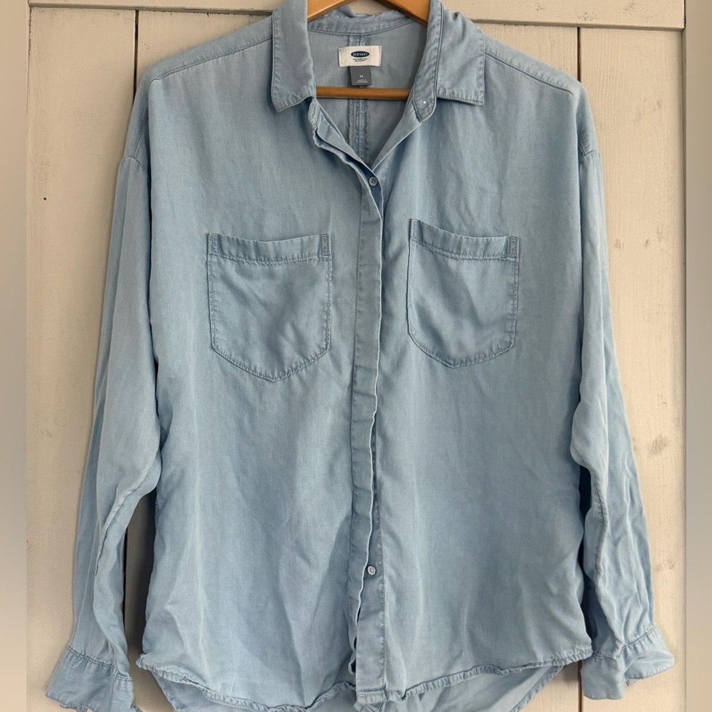 Old Navy Light Blue Casual Button-Down Shirt with Chest Pockets